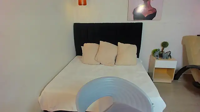 Snapshot of Scarlett__bell chatting on October 10, 1:34 pm Scarlett bell online show from October 10, 1:34 pm