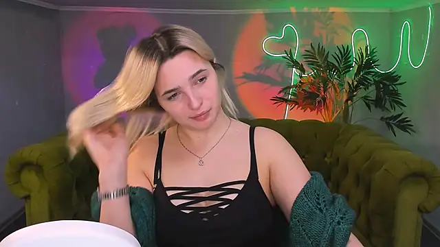 Snapshot of tendermeow chatting on February 5, 10:30 am tendermeow online show from February 5, 10:30 am