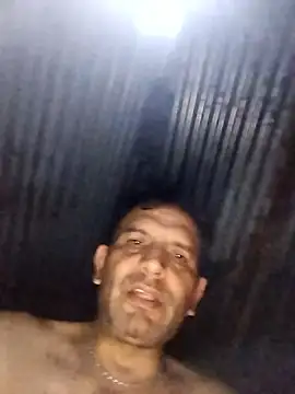 Snapshot of RogueTraveler chatting on January 17, 4:16 am RogueTraveler online show from January 17, 4:16 am