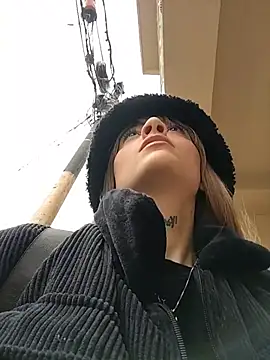 Dani pegin online show from December 19, 1:57 pm