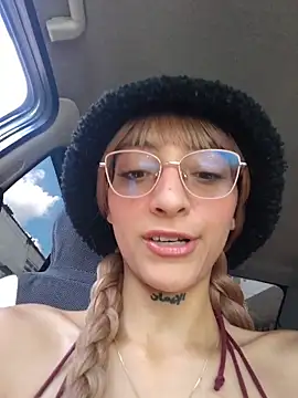 Dani pegin online show from April 3, 4:02 pm