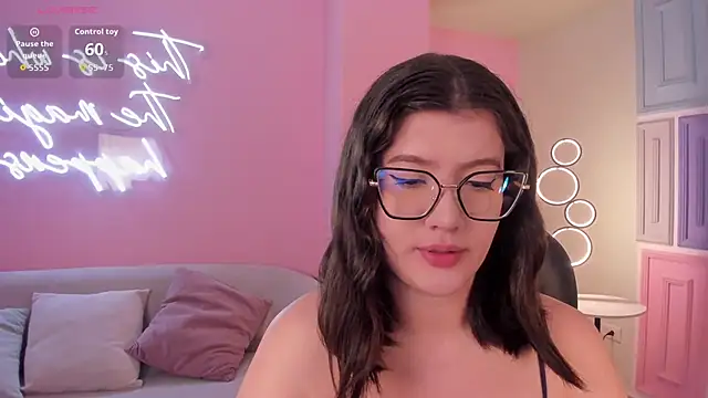 Snapshot of AmberFarrell chatting on February 9, 8:18 pm AmberFarrell online show from February 9, 8:18 pm