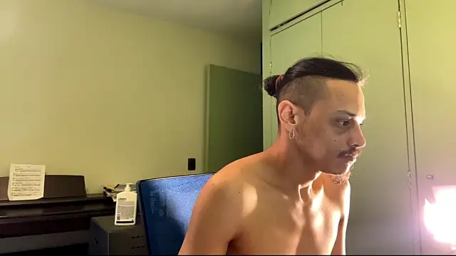 villanocat online show from September 30, 4:02 pm