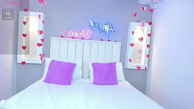 Snapshot of HannaPaola chatting on February 21, 10:48 pm HannaPaola online show from February 21, 10:48 pm