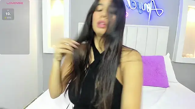 Snapshot of HannaPaola chatting on February 25, 10:42 pm HannaPaola online show from February 25, 10:42 pm