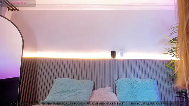 valentina lux online show from March 3, 7:10 pm