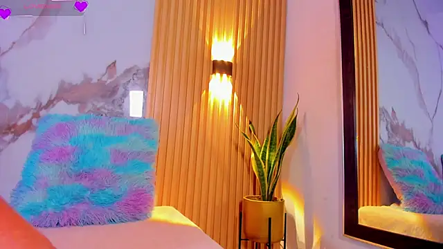 Snapshot of valentina_lux chatting on September 19, 3:21 am valentina lux online show from September 19, 3:21 am