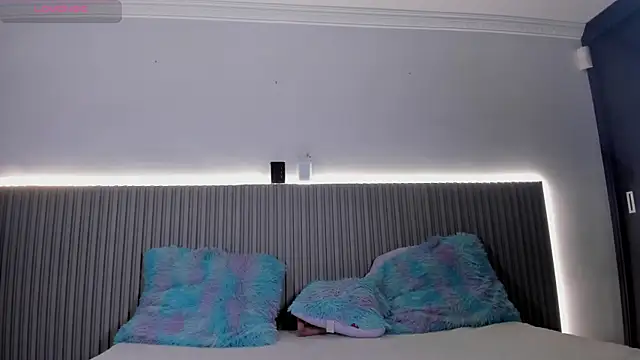 valentina lux online show from January 6, 8:13 pm