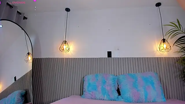 Snapshot of valentina_lux chatting on June 18, 7:19 pm valentina lux online show from June 18, 7:19 pm