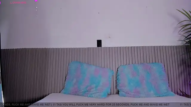 valentina lux online show from March 31, 8:44 pm