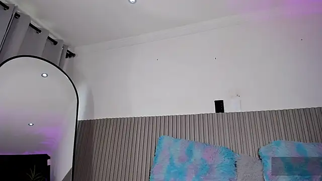 valentina lux online show from May 7, 7:28 pm