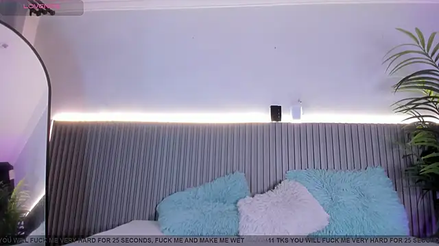 valentina lux online show from February 25, 7:25 pm