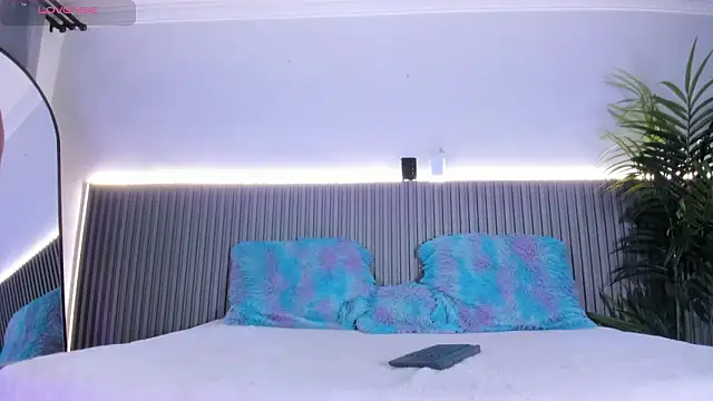 valentina lux online show from February 6, 7:21 pm