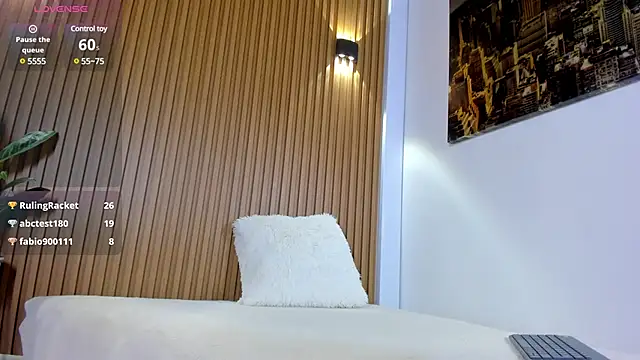 Snapshot of valentina_lux chatting on March 19, 10:42 pm valentina lux online show from March 19, 10:42 pm