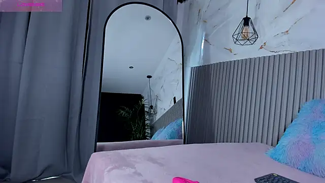 Snapshot of valentina_lux chatting on June 29, 7:35 pm valentina lux online show from June 29, 7:35 pm