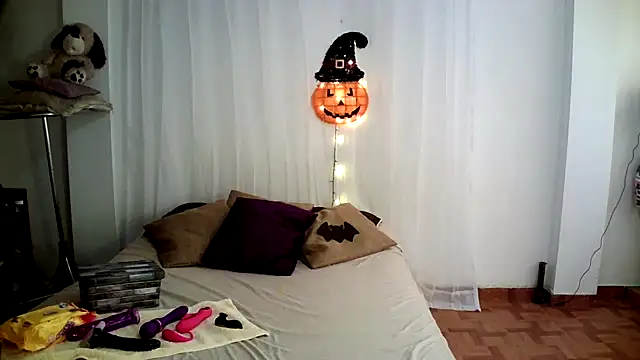 Snapshot of Hanna_Charming chatting on October 8, 6:41 pm Hanna Charming online show from October 8, 6:41 pm