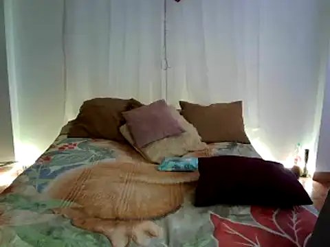 Snapshot of Hanna_Charming chatting on February 26, 10:04 pm Hanna Charming online show from February 26, 10:04 pm