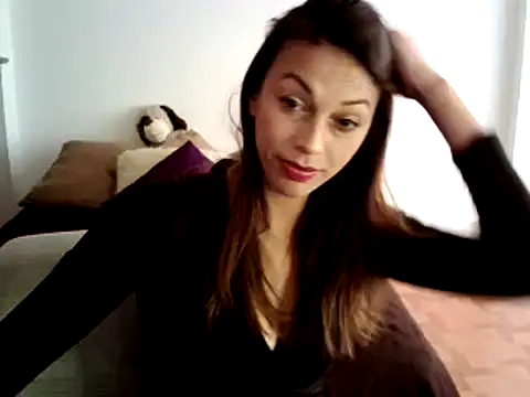 Snapshot of Hanna_Charming chatting on December 18, 2:38 pm Hanna Charming online show from December 18, 2:38 pm