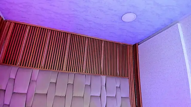 Eli Sanders online show from April 18, 2:36 am