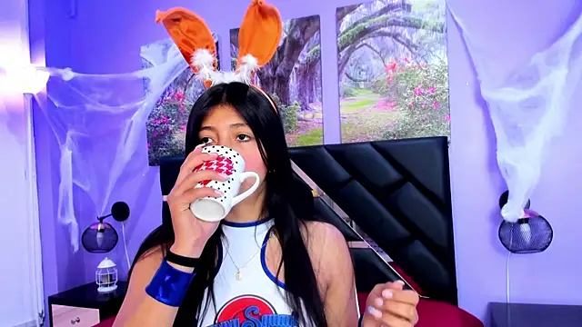 KimberlyVillaLobos online show from October 31, 11:40 am