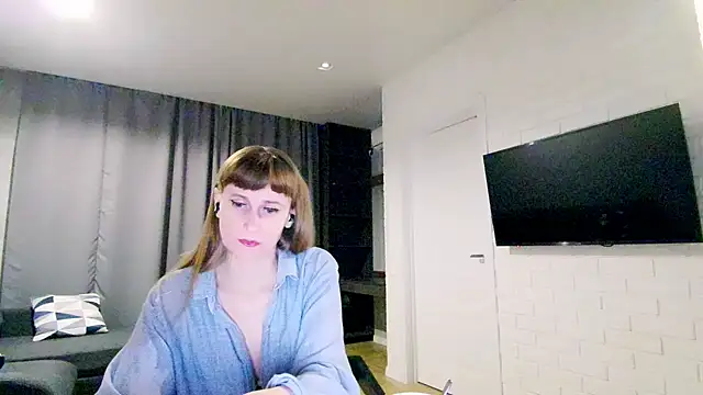 Daniella Lorente online show from February 26, 9:15 pm