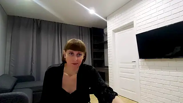 Daniella Lorente online show from May 7, 8:23 pm