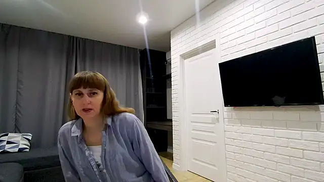 Daniella Lorente online show from May 12, 9:10 pm