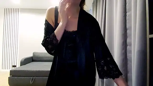 Daniella Lorente online show from February 3, 6:45 am