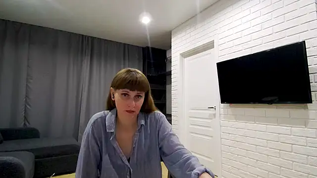 Daniella Lorente online show from May 14, 9:45 pm