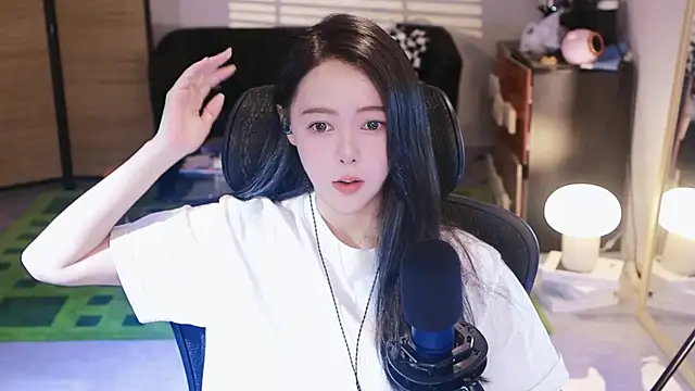 Snapshot of Roseonly_ chatting on October 22, 5:40 am Roseonly online show from October 22, 5:40 am