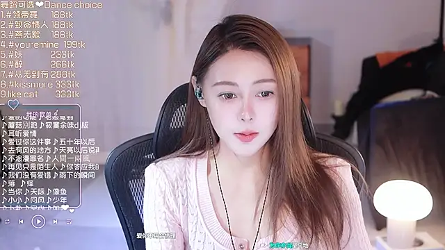 Snapshot of Roseonly_ chatting on March 20, 6:19 am Roseonly online show from March 20, 6:19 am