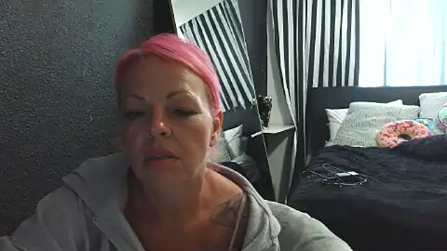 Snapshot of rileyraerhoads chatting on September 21, 10:26 pm rileyraerhoads online show from September 21, 10:26 pm