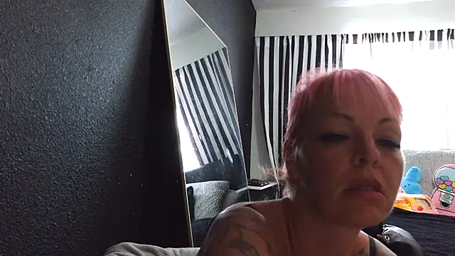 Snapshot of rileyraerhoads chatting on September 27, 9:21 pm rileyraerhoads online show from September 27, 9:21 pm