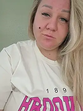 Snapshot of Anna_Curvy chatting on November 14, 7:34 am Anna Curvy online show from November 14, 7:34 am