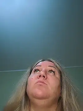 Snapshot of Anna_Curvy chatting on November 27, 12:00 am Anna Curvy online show from November 27, 12:00 am