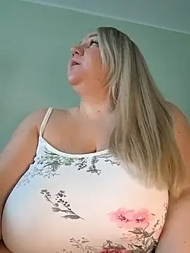 Snapshot of Anna_Curvy chatting on October 24, 2:32 am Anna Curvy online show from October 24, 2:32 am