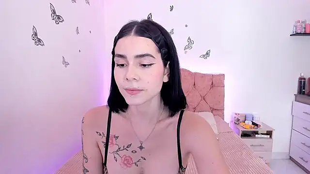 Snapshot of jade_dakota__ chatting on October 25, 1:05 am jade dakota online show from October 25, 1:05 am