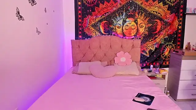 Snapshot of jade_dakota__ chatting on December 14, 2:40 am jade dakota online show from December 14, 2:40 am