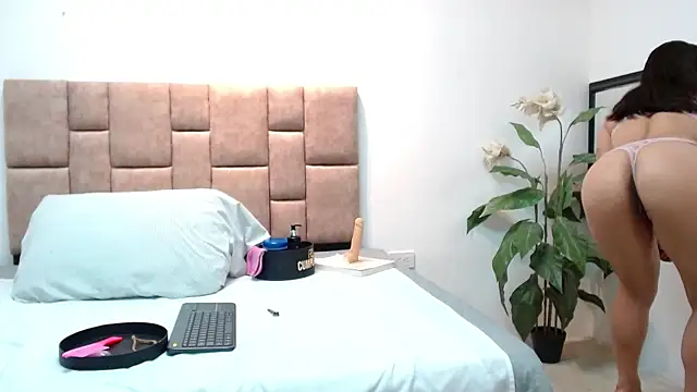 JulieeHabubu online show from April 10, 8:38 pm