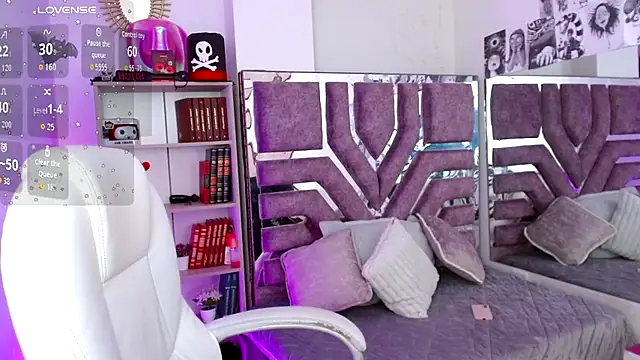 AliceWalker 11 online show from November 12, 9:07 pm