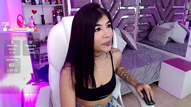 AliceWalker 11 online show from November 9, 8:24 pm