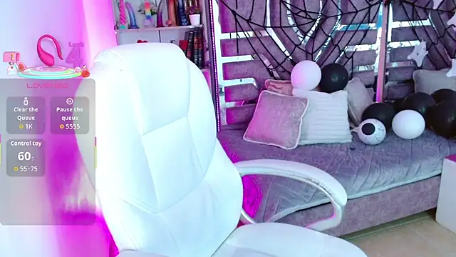 AliceWalker 11 online show from October 29, 8:30 pm