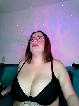 soofy   online show from March 29, 3:19 am