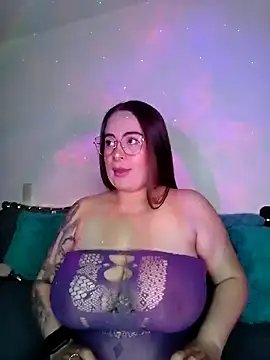 soofy   online show from February 17, 3:37 am