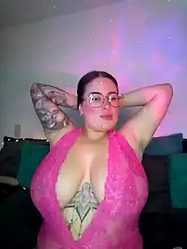 Snapshot of soofy__ chatting on July 17, 5:04 am soofy online show from July 17, 5:04 am