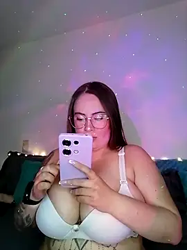 soofy   online show from February 16, 4:44 am