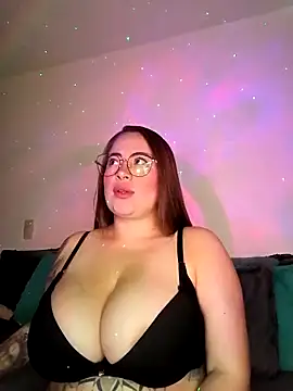 soofy   online show from April 19, 4:24 am