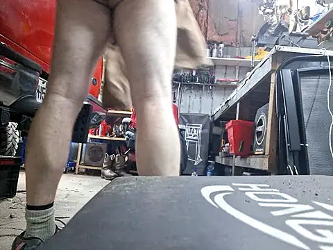 Snapshot of Frankdick01 chatting on November 6, 6:50 am Frankdick01 online show from November 6, 6:50 am