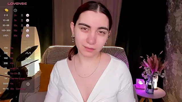 hannacheekss  online show from February 11, 2:22 am