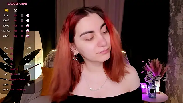 hannacheekss  online show from February 12, 2:11 am